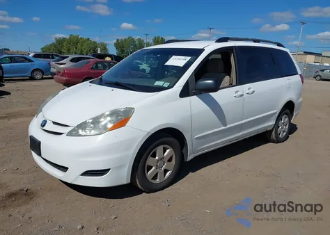 2010 Toyota Sienna Le z USA, uszkodzony, nr VIN 5TDKK4CC7AS325081